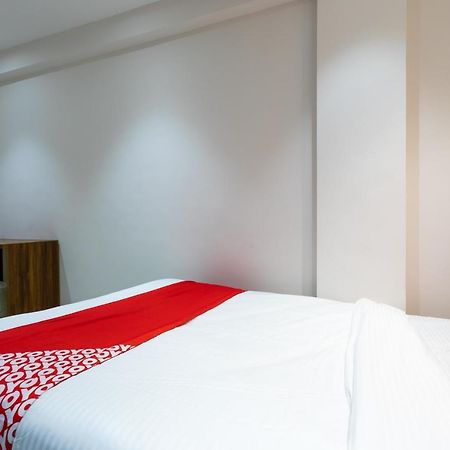 Oyo 29585 The Cliff Hotel Indore Exterior foto