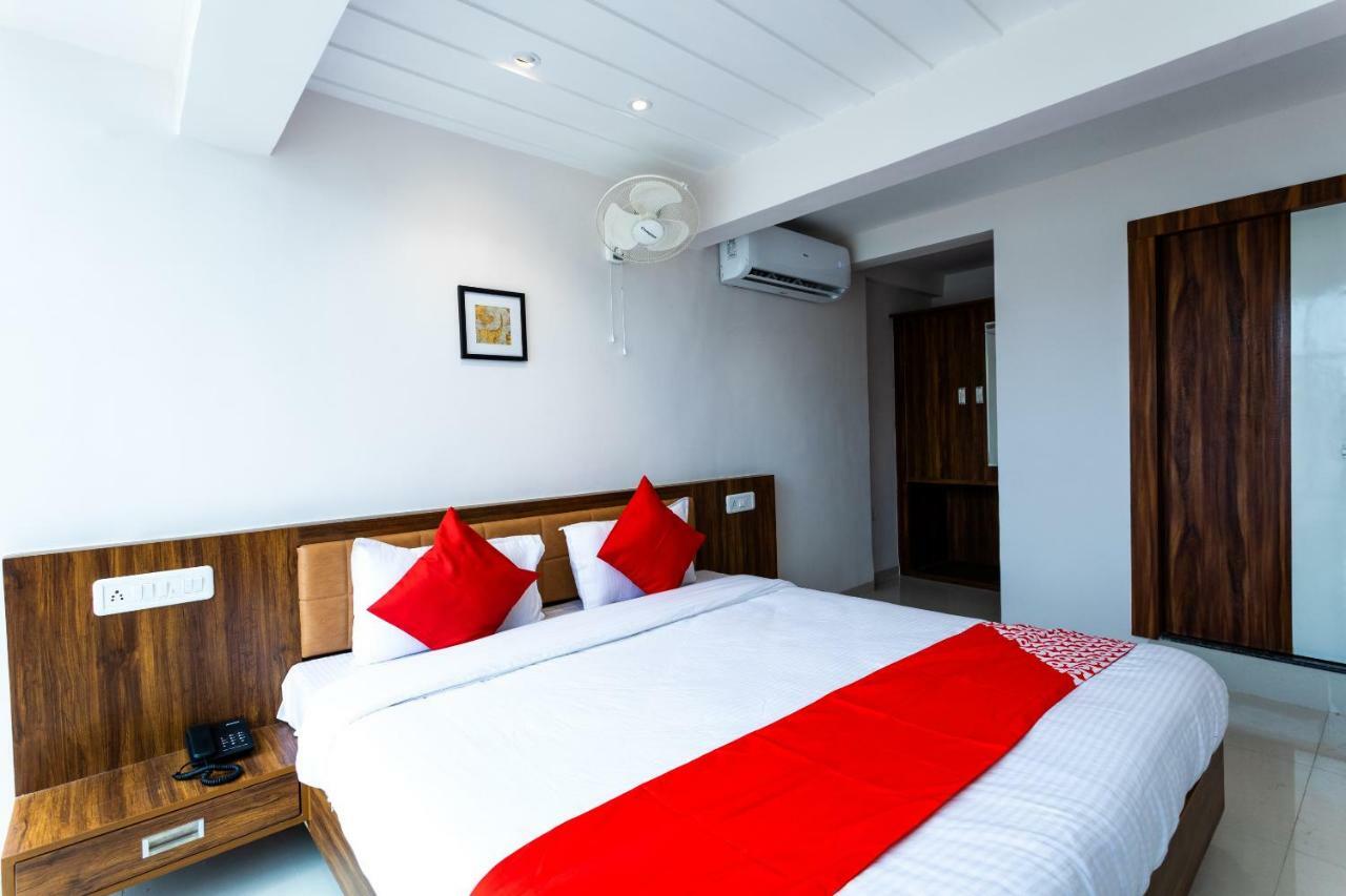Oyo 29585 The Cliff Hotel Indore Exterior foto
